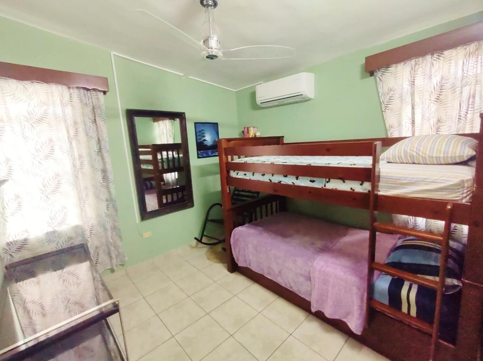 Casa Turquesa - 5 Min Malecon - 2da Planta Apartamento