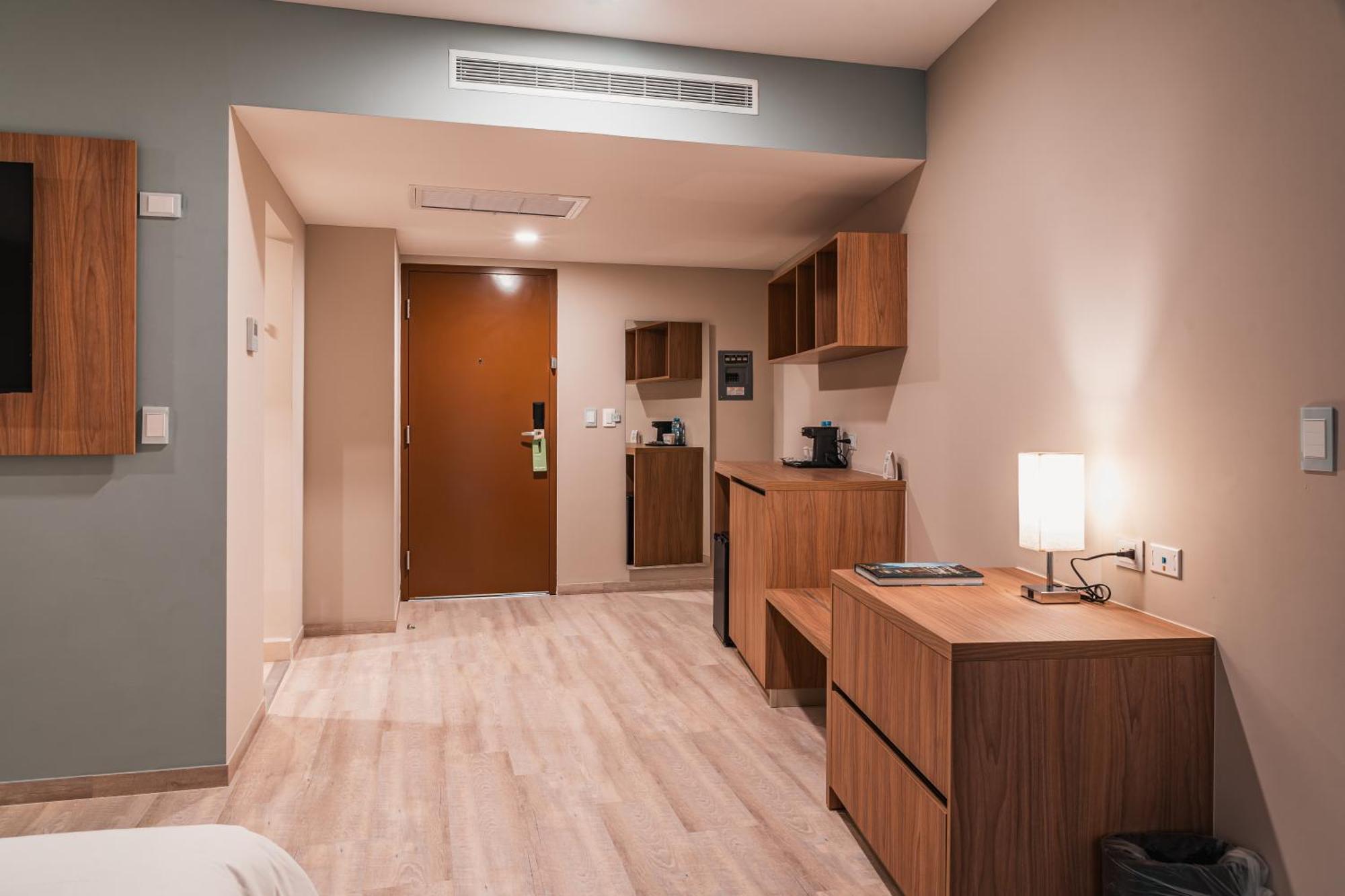 Wyndham Garden Marina Hotel 3*