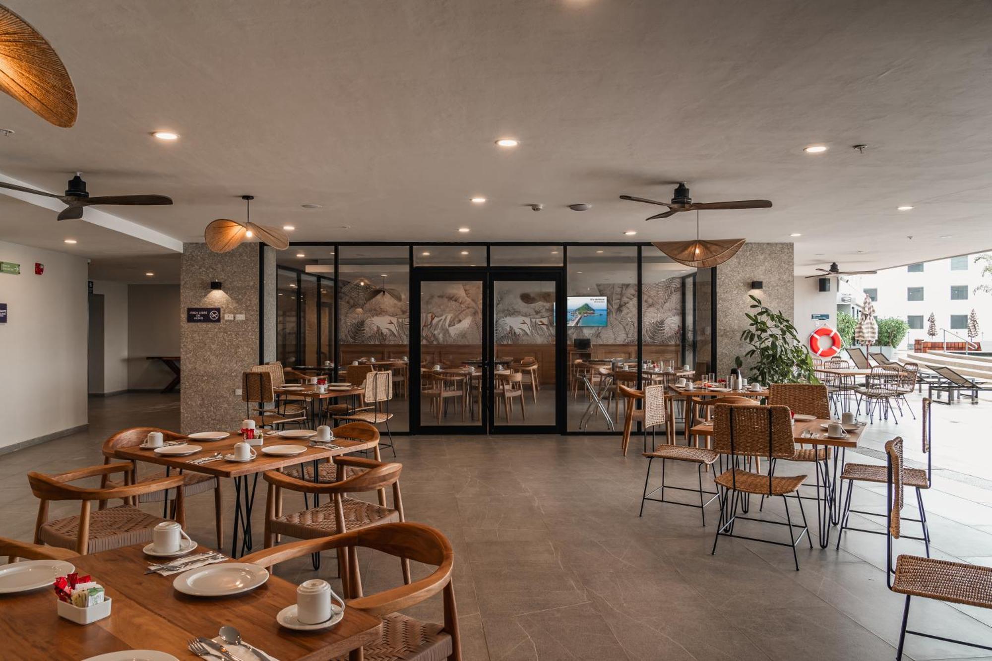 Wyndham Garden Marina 3*