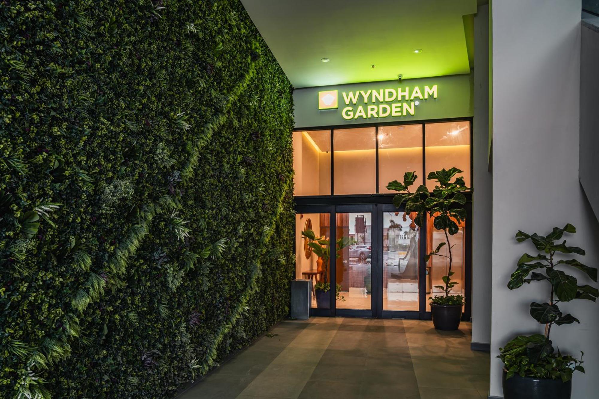 Hotel Wyndham Garden Marina 3*