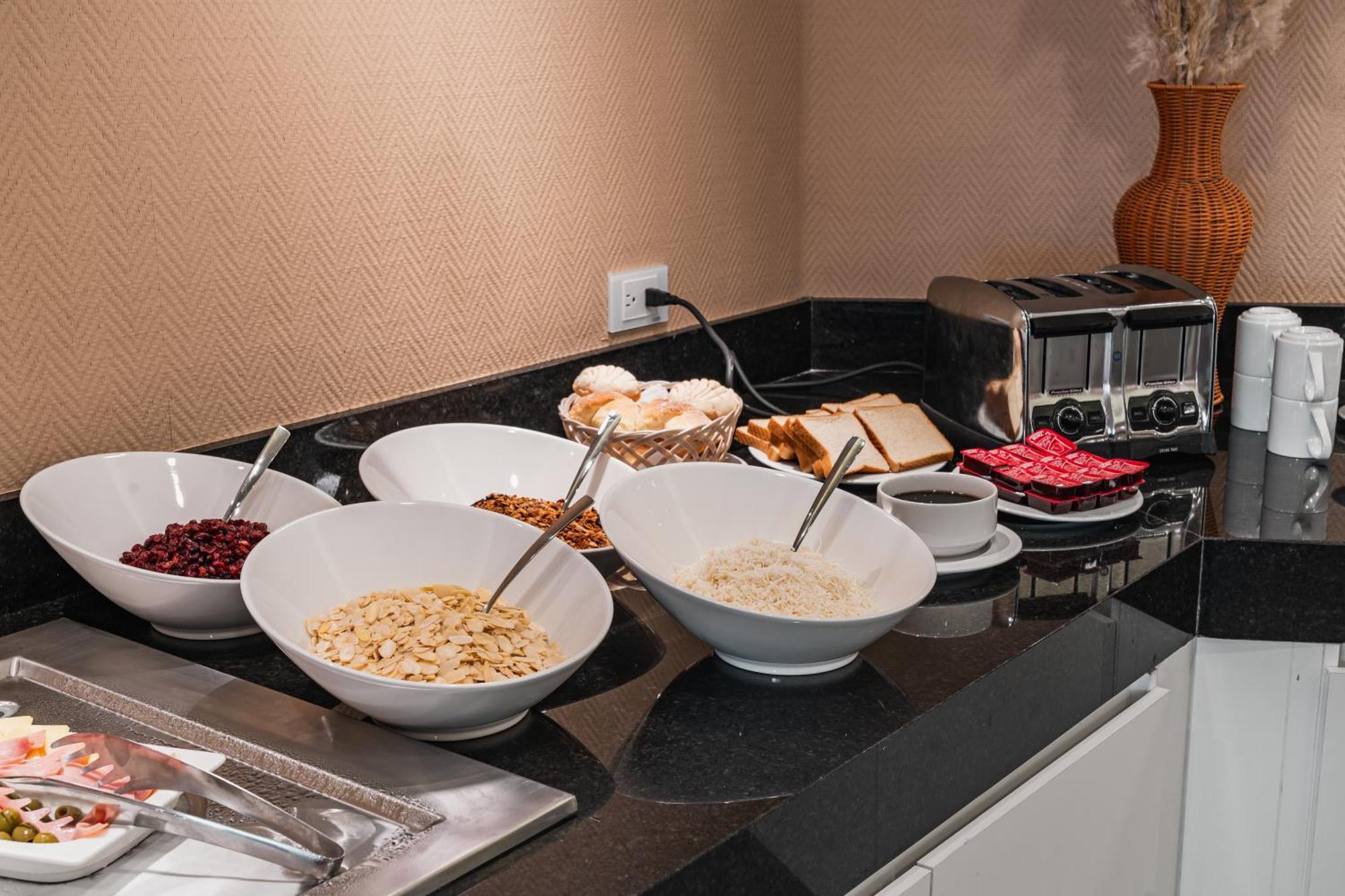 Hotel Wyndham Garden Marina 3*