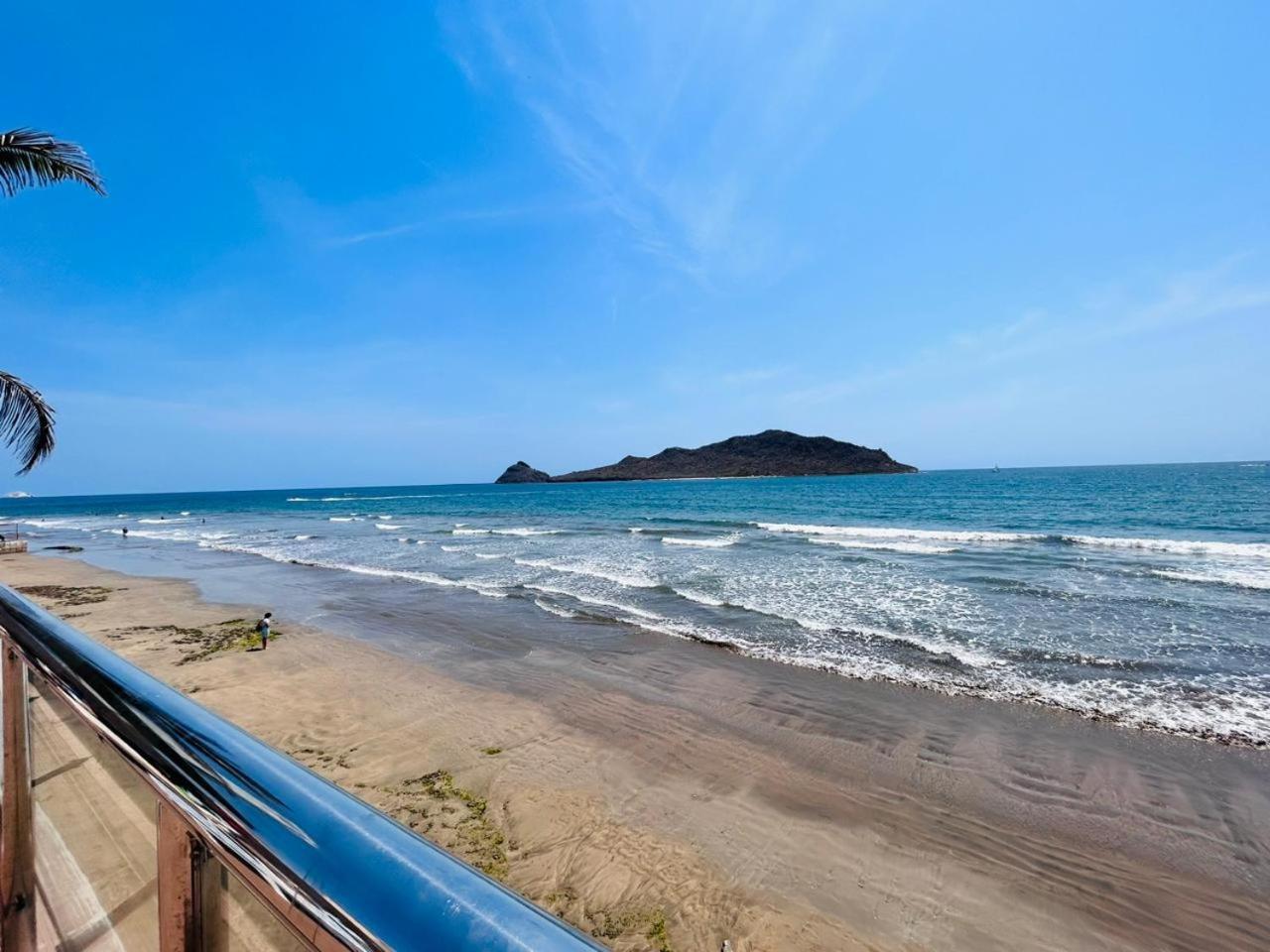 Apartment A Pie De Playa Con Vista Al Mar By G P S Rentas