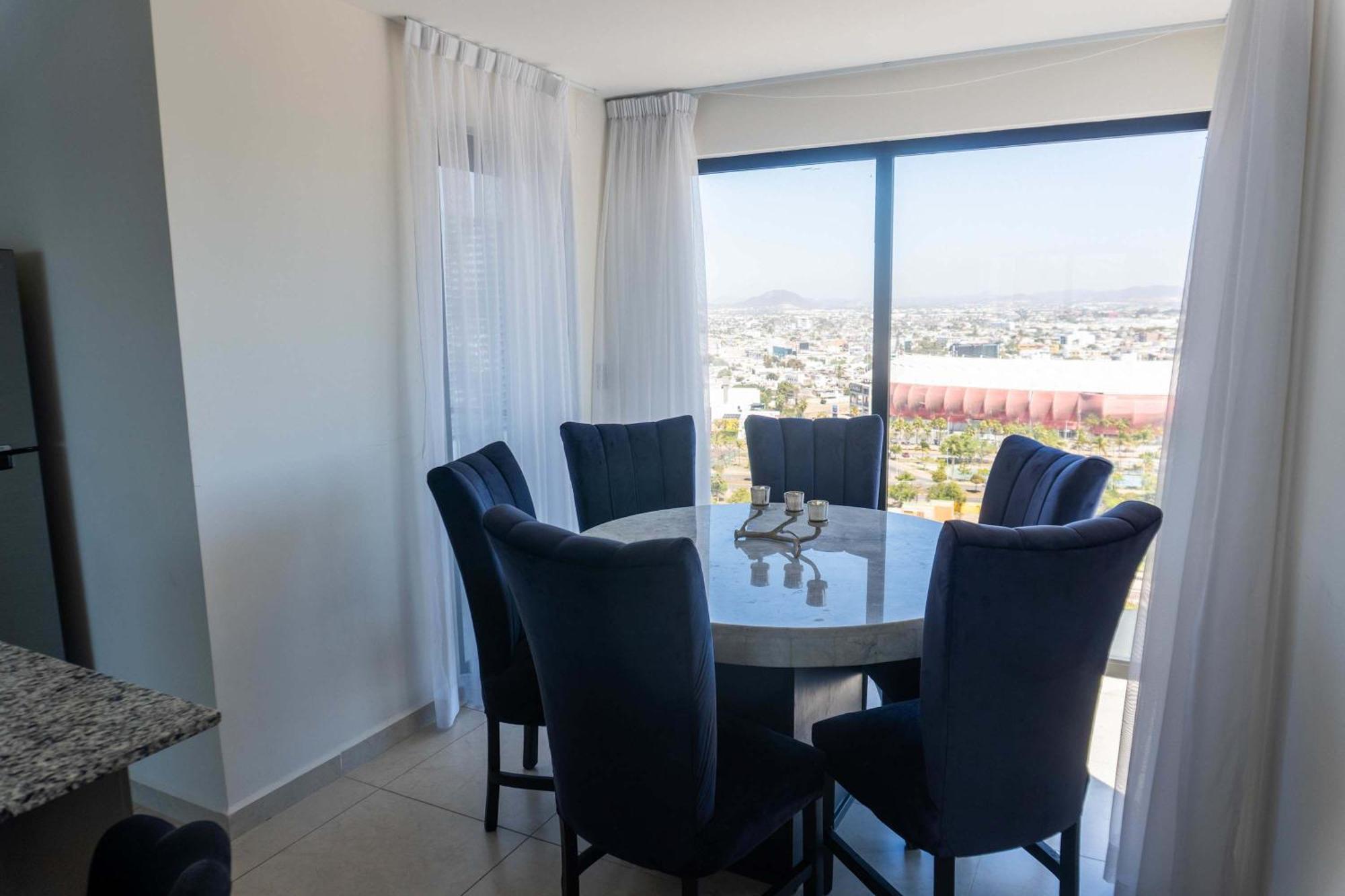 Apartamento In Malecon With Pool And View Of The Stadium - Altomare 1302