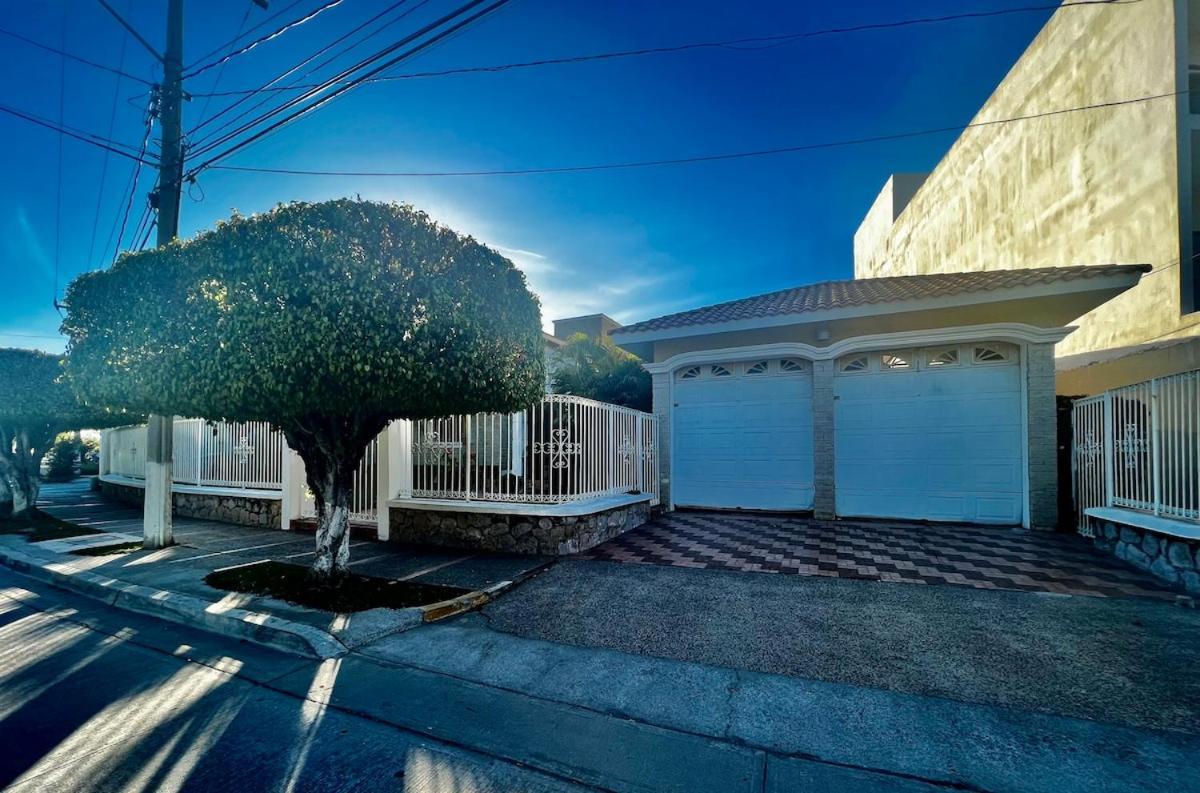 Сasa de vacaciones Casa Lomas En Zona Dorada, 5 Minutos De La Playa *