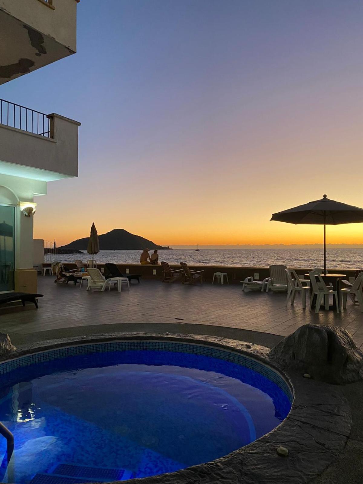Ocean Front- Marina View- Tiara Sands Resort, Sleeps 4 Apartamento *