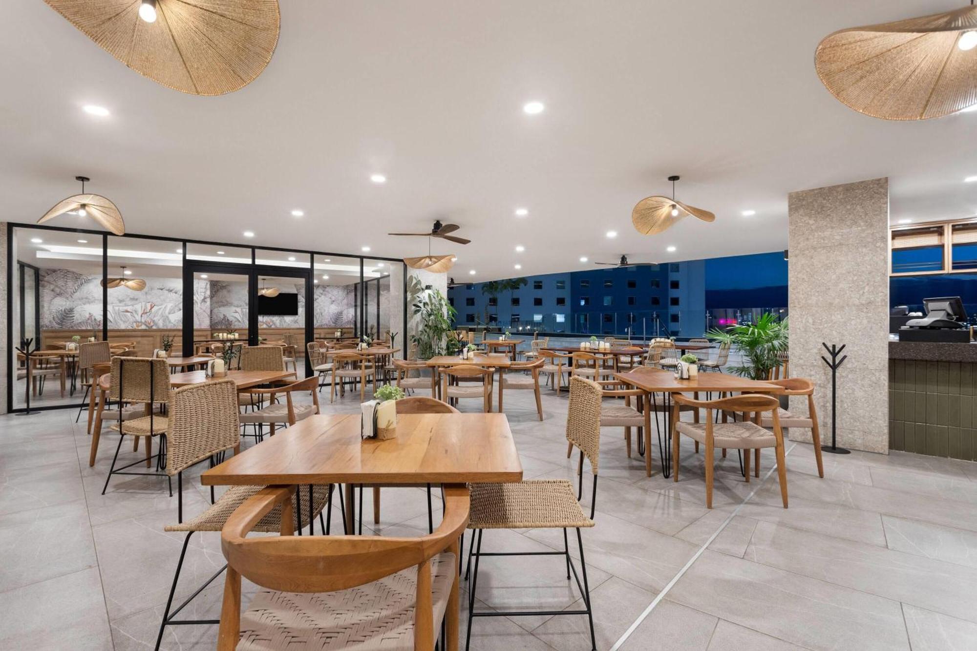 Wyndham Garden Marina 3*