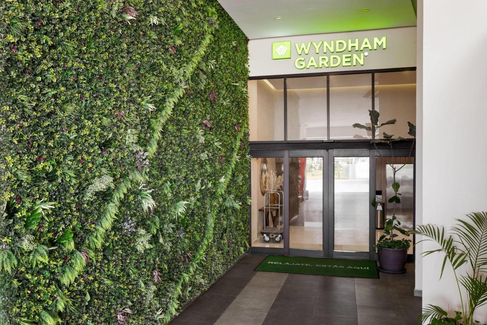 Wyndham Garden Marina Hotel 3*