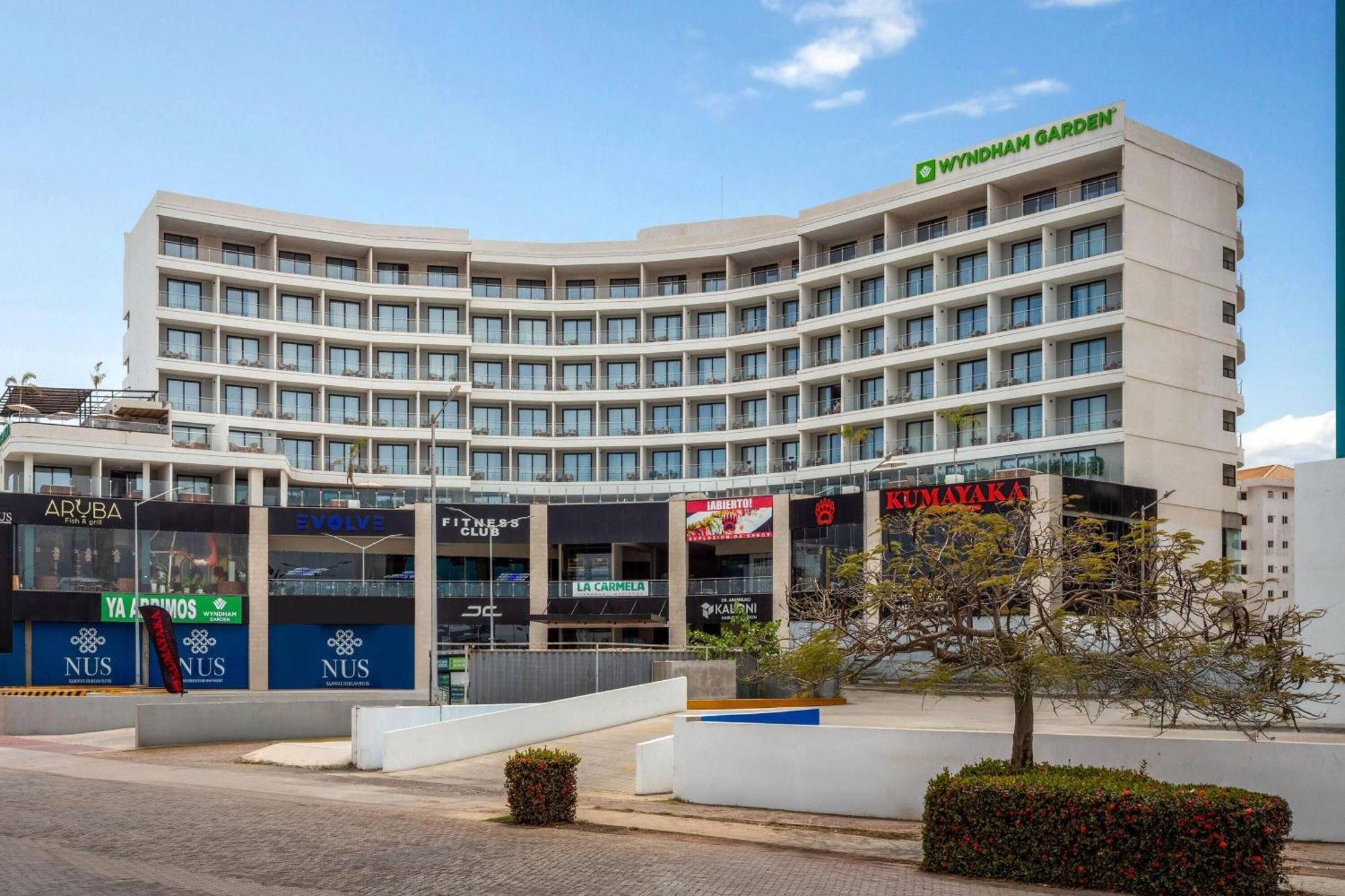 Wyndham Garden Marina Hotel 3*