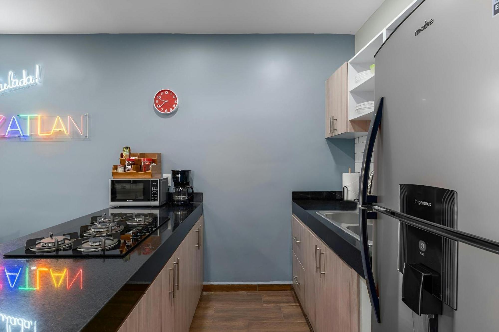 Promo! 2br-pool-views-king Bed-walk 2 Beach-5 Star Area Apartment