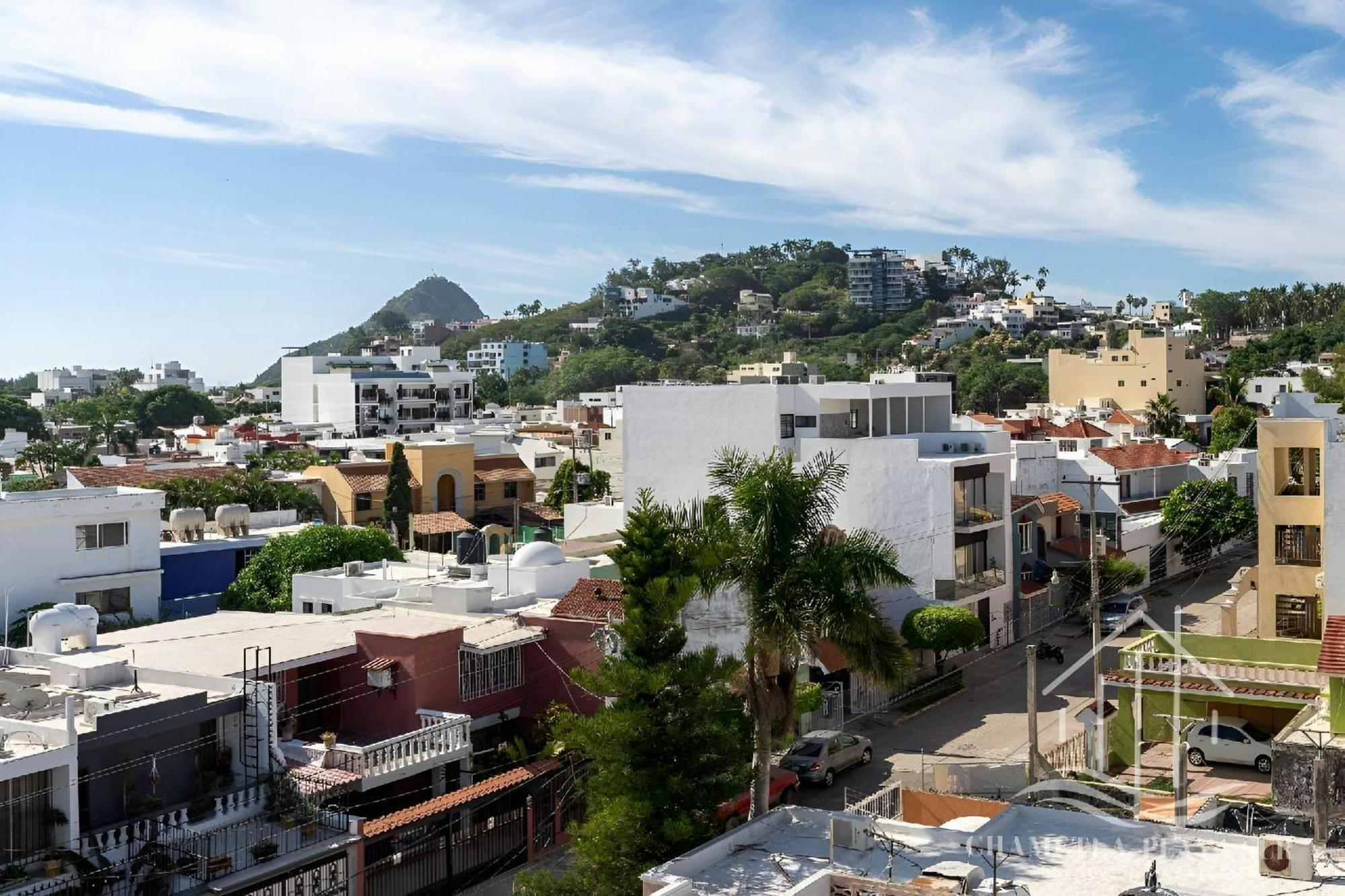 Apartment Promo! 2br-pool-views-king Bed-walk 2 Beach-5 Star Area *
