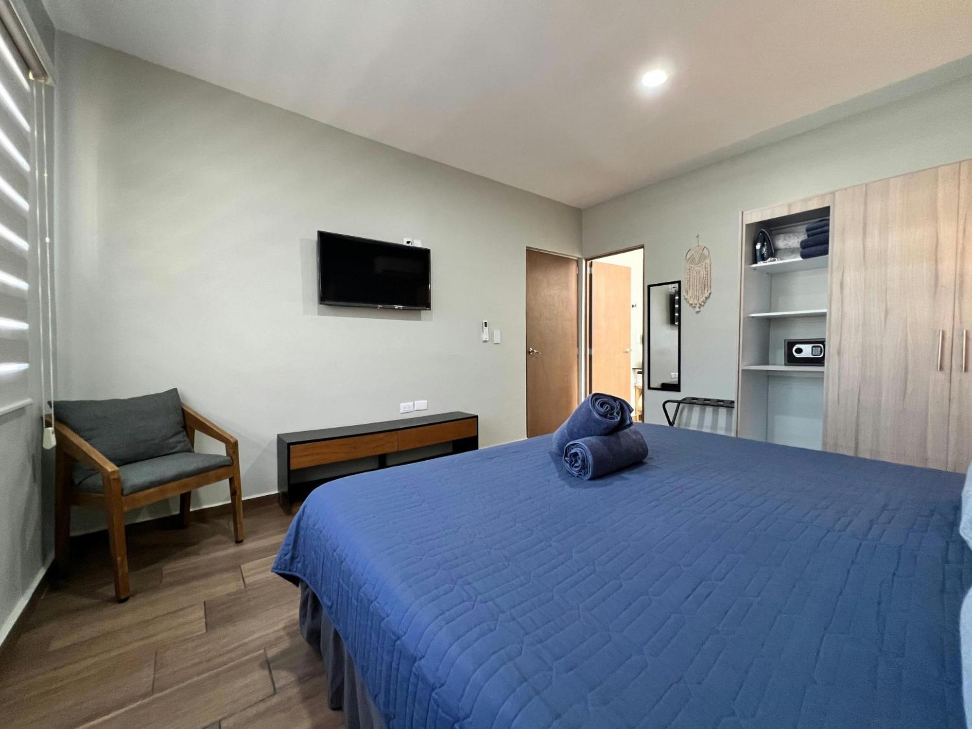 Promo! 2br-pool-views-king Bed-walk 2 Beach-5 Star Area Apartment *