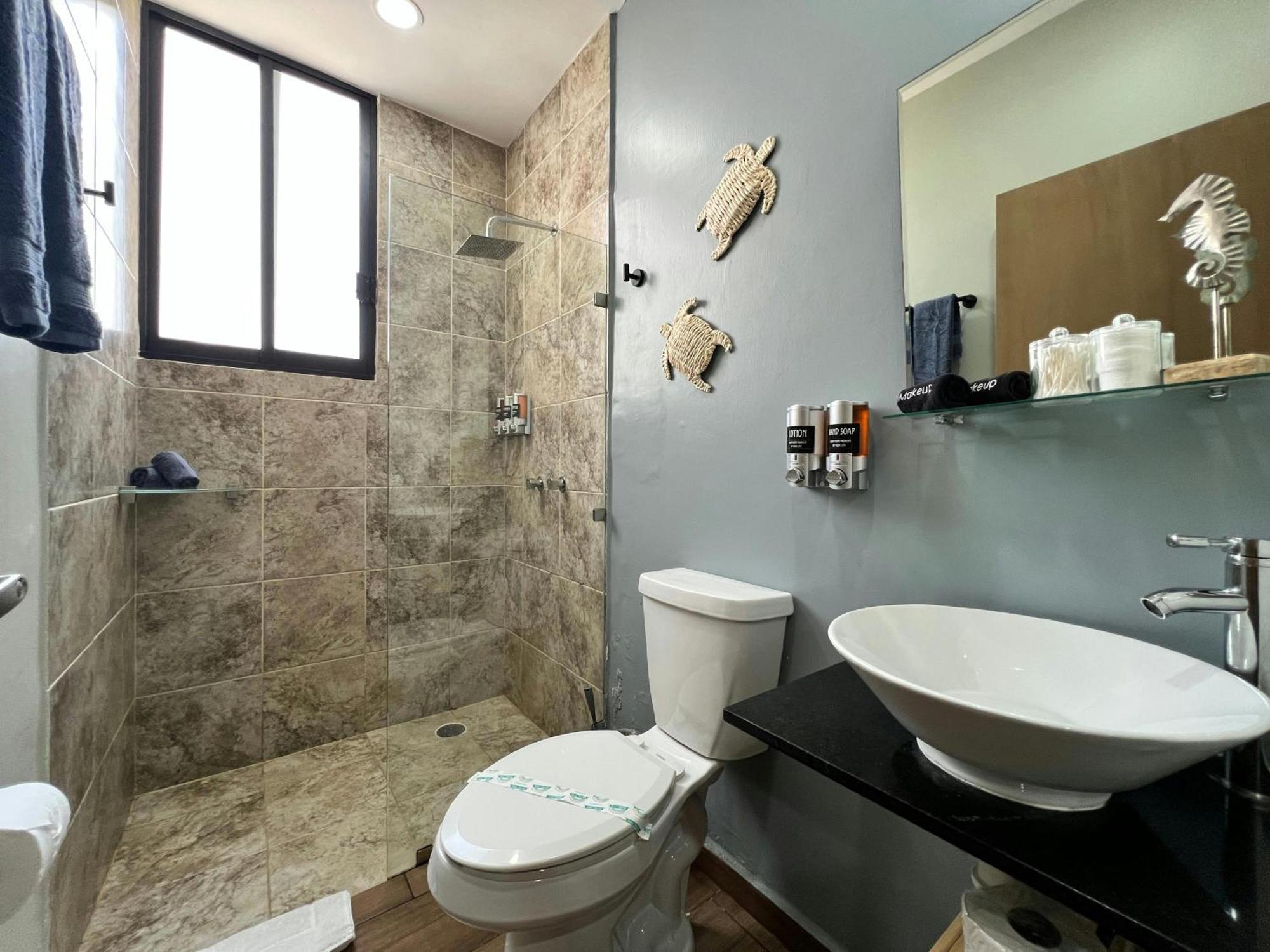 Promo! 2br-pool-views-king Bed-walk 2 Beach-5 Star Area *