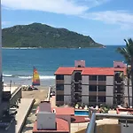Depadelux 35 Mt De La Playa! Zona Dorada Vista Al Mar!
