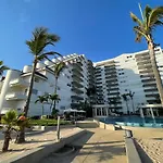 Quintas Del Mar II condominio con vista al mar