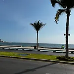 Luxury condo en Malecón, Alberca Infinity&Jacuzzi