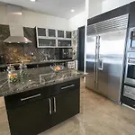 Experience Penthouse Living-Solaria Tower