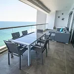 Stunning 18Th Floor Views