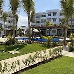 Nuevo Y Muy Bonito Departamento Con Vista A La Alberca - Residencial Almarena I