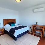 Hill House Mazatlan - Bed & Breakfast