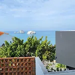 Hill House Mazatlan - Bed & Breakfast