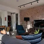 Cozy Apt. W/ Private Balcony & Great Lighting- Romanita 1