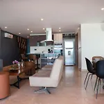 Stylish Apt. W/ Rooftop, Infinity Pool & Sea View