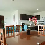 Spacious Apartment With Private Balcony & Ocean View - Brujas