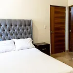 Departamento Con Balcon En Zona Dorada, Cazul