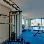 Stylish Apt. W/ Rooftop, Infinity Pool & Sea View
