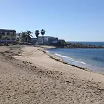 Recamara A Media Cuadra De La Playa