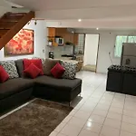Casa Ideal Con Cochera, Seguridad Y Centrica
