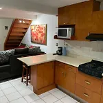 Casa Ideal Con Cochera, Seguridad Y Centrica