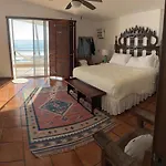 Cerritos Oceanfront Villa