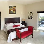 Departamento En Fracc Privado 200Mts2