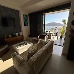 Golden Zone 2 Bds Vacation Rental