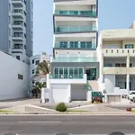 Paraiso Costero Elegante Condo Con Vista Al Mar