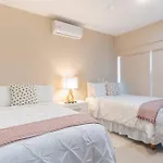 Elegante Condo A Una Cuadra Del Mar