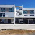 Great & Modern!, Pool, 5 Min Walk To The Beach!