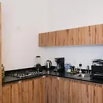 Relaxed Centrally Located 2Br 1Ba Ideal Workspace