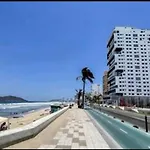 Departamento A Pie De Playa Con Alberca Infinty En Piso 22