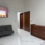 Casa Con Alberca Zona Dorada!