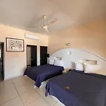 Hotel Oasis