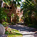 Villas El Rancho Green Resort