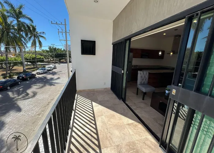 Departamento Con Balcon En Zona Dorada, Cazul
