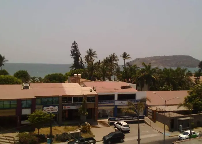 D1 Golden Zone Oceanview Balboa Apartment
