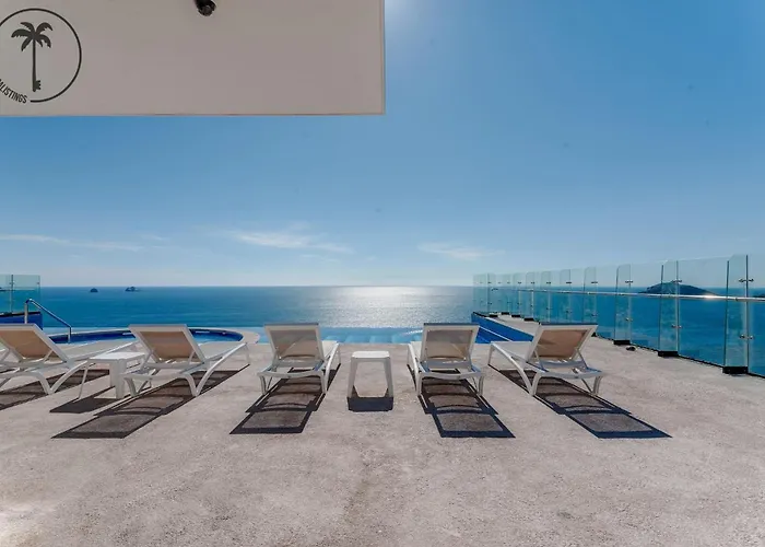 Stylish Apt. W/ Rooftop, Infinity Pool & Sea View