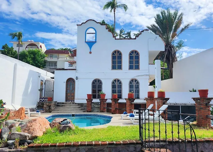 Hill House Mazatlan - Bed & Breakfast