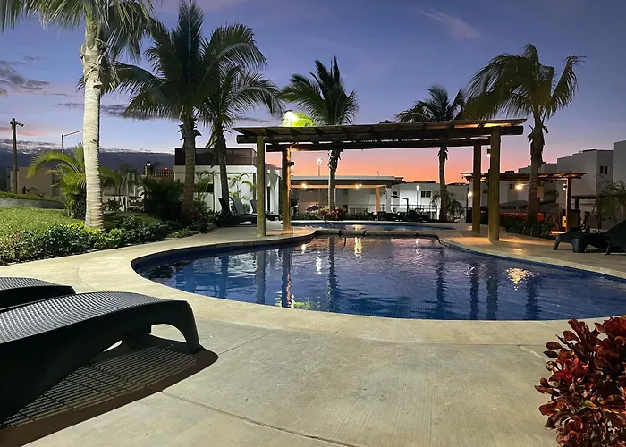 New°Family°Pool°Spacious°Backyard°King°Bbq°Gated