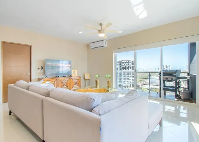 Elegante Condo A Una Cuadra Del Mar