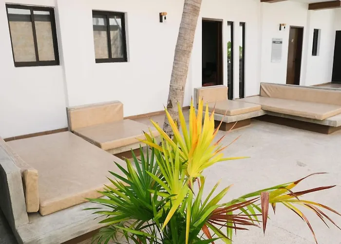 Relaxed Centrally Located 2Br 1Ba Ideal Workspace
